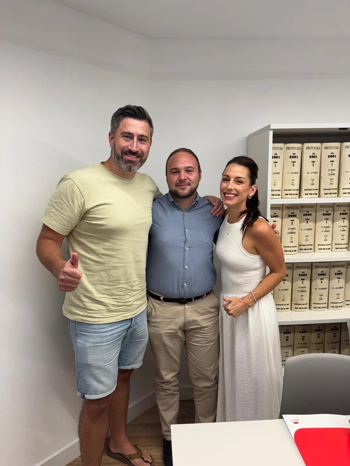Clientes de Kapex Real Estate el día de la firma de su hipoteca (1)