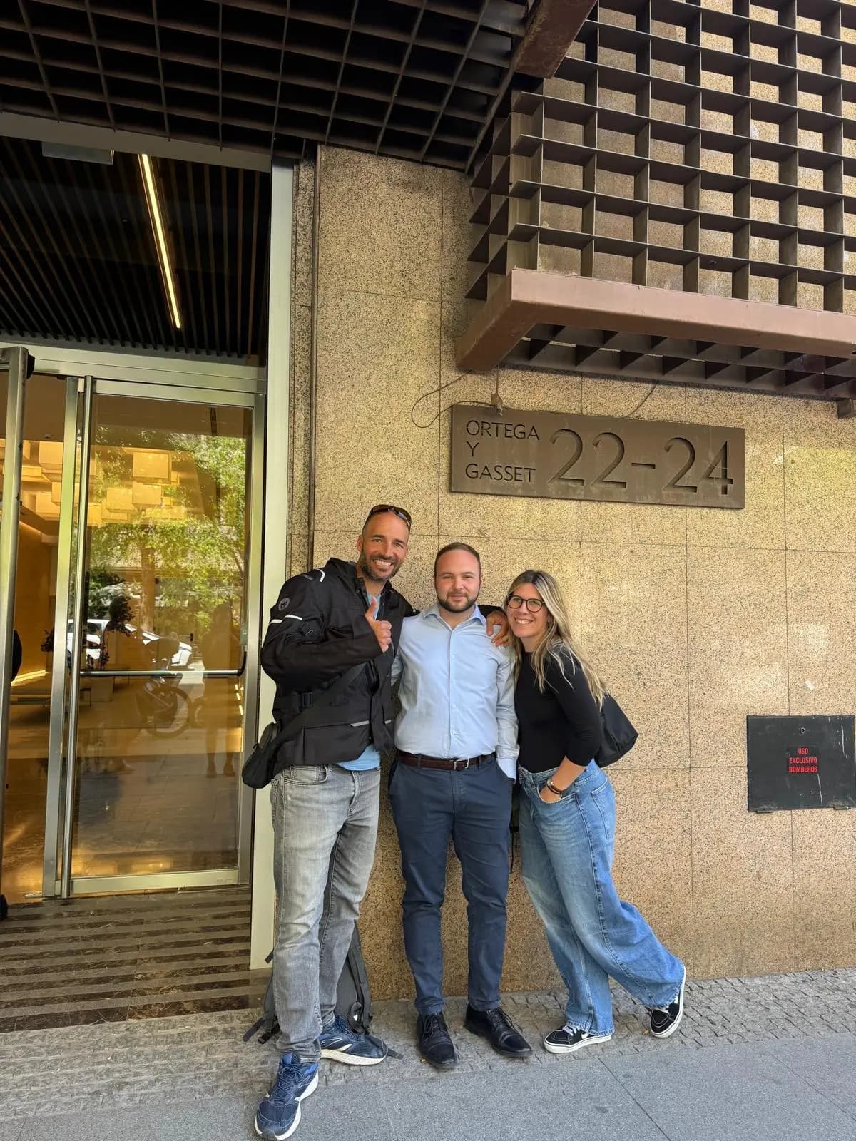 Clientes de Kapex Real Estate el día de la firma de su hipoteca (9)